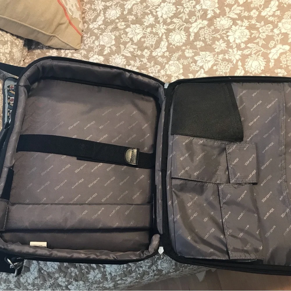 Targus Black Messenger Bag